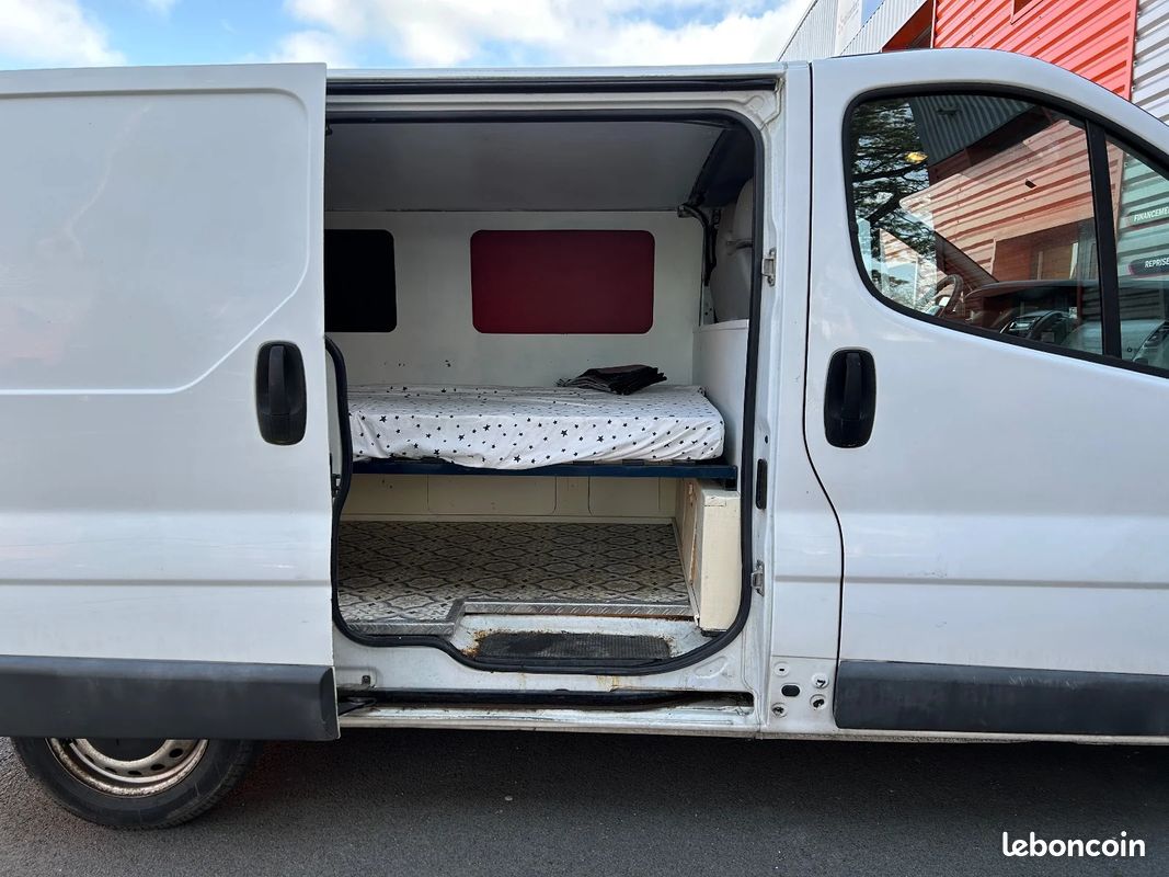 Renault trafic fourgon gn 2.0 dci 90 l1h1 1000 kg confort / 4 pneus neufs (image 31)