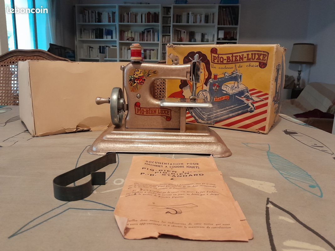 Ancienne Machine à Coudre Enfant – PIC – Jouet En Tôle – Pour Document/collection