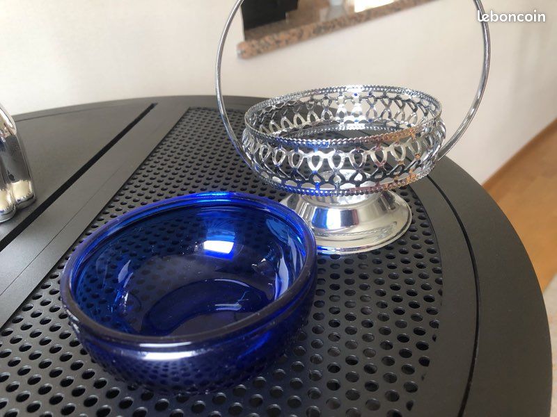 Paire De Cruches En Métal Argenté Et Verre Bleu Cobalt à L'huile Et Au Vinegar Disra%c3%abl Freeman