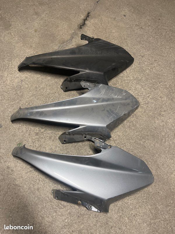 Carénage avant droit YAMAHA 500 TMAX 2011 phase 2 (image 1)