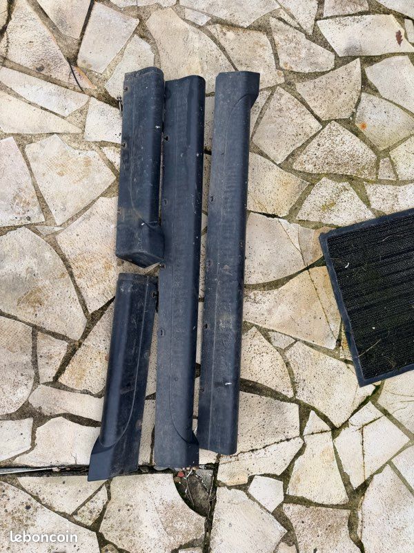 Plastique bas de caisse jeep cherokee kj 2007
