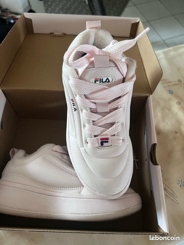 Titre : Baskets FILA fille pointure 34 – Très peu portées (image 2)