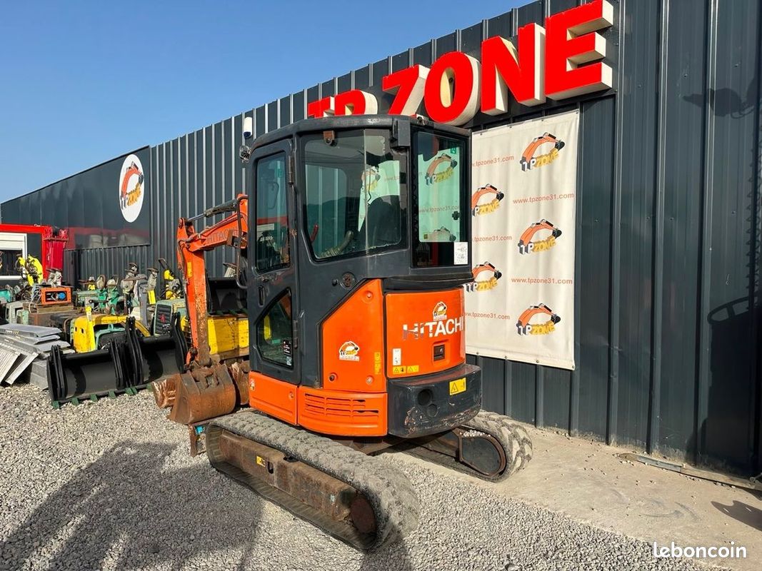 Hitachi ZX26U-5A CR Cabine à 22 900  HT (image 4)