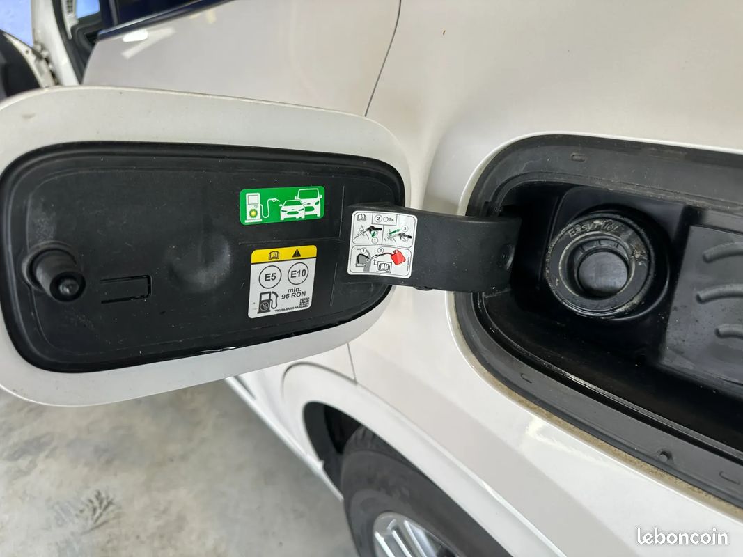 Ford kuga vignale 2.5i duratec 225 ch hybride rechargeable phev 2021 (image 21)