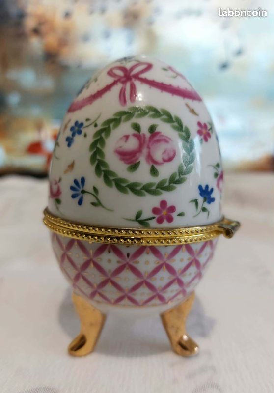 2 œufs En Porcelaine Style Fabergé Sur Trépied – Boîte à Bijoux Ou Pilulier – Décor Floral – Occasion