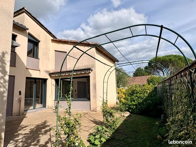 Maison 6 pièces 151 m² · à Saint-Céré · 151 m² · 850 €/mois