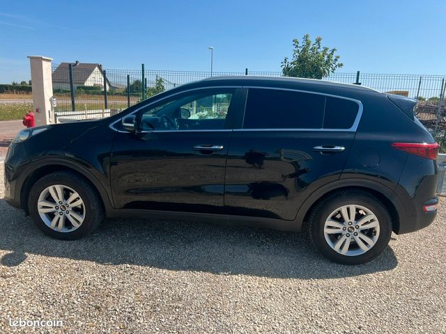 KIA Sportage III 1.7 CRDI 115 ACTIVE 2WD Année 2016, Kilométrage 172 000 km, Boîte de vitesse Manuelle : Bv6, Énergie : Diesel, Bon état général, Révisé, Prêt à partir au prix de 9 990 Beau SUV (image 5)