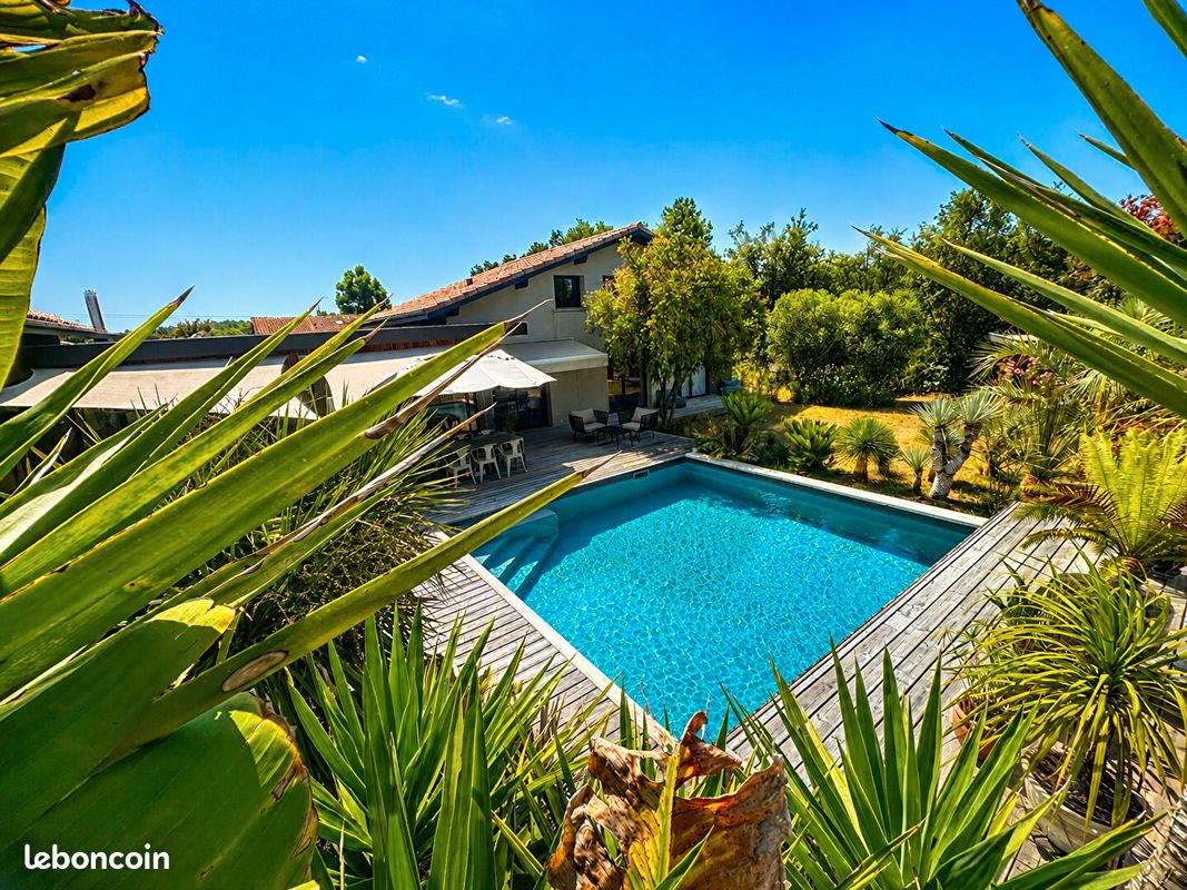 Maison 7 pièces 210 m² · à Tosse · 210 m² · 1 085 000 €