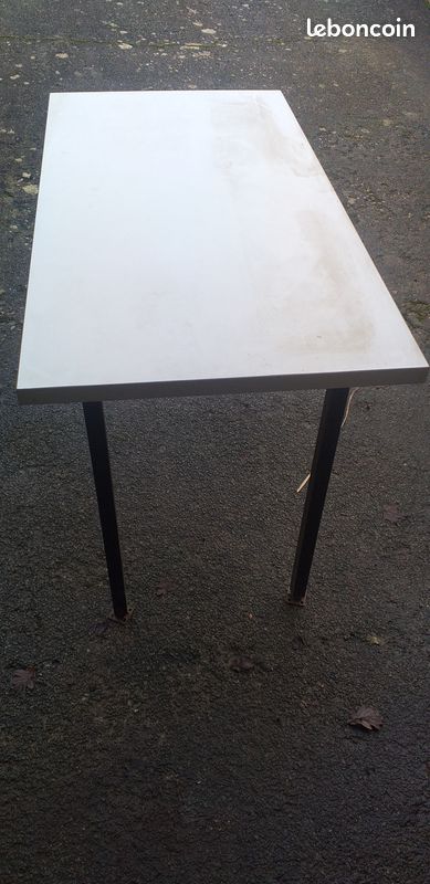 Table en bois dessus formica pieds en fer (image 4)