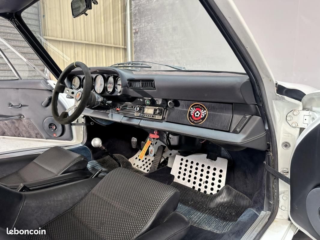 Porsche 911 Coupé 2.7 200ch BVM5 Inspiration RSR (image 17)