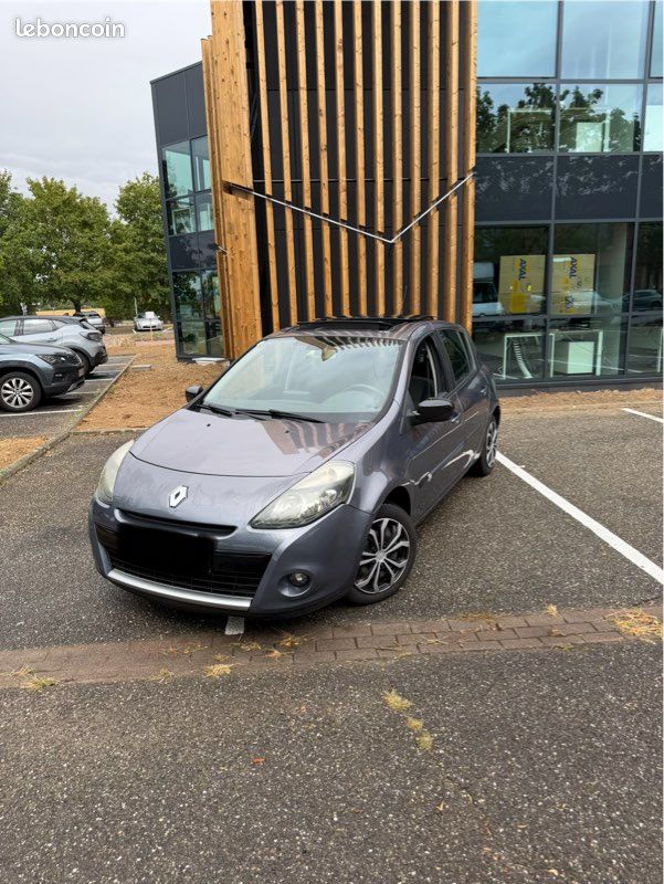 Clio 3 20th anniversaire toit ouvrant (image 1)
