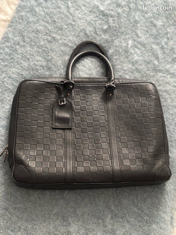 Louis Vuitton – Porte-documents Damier Infini Cuir Noir (édition