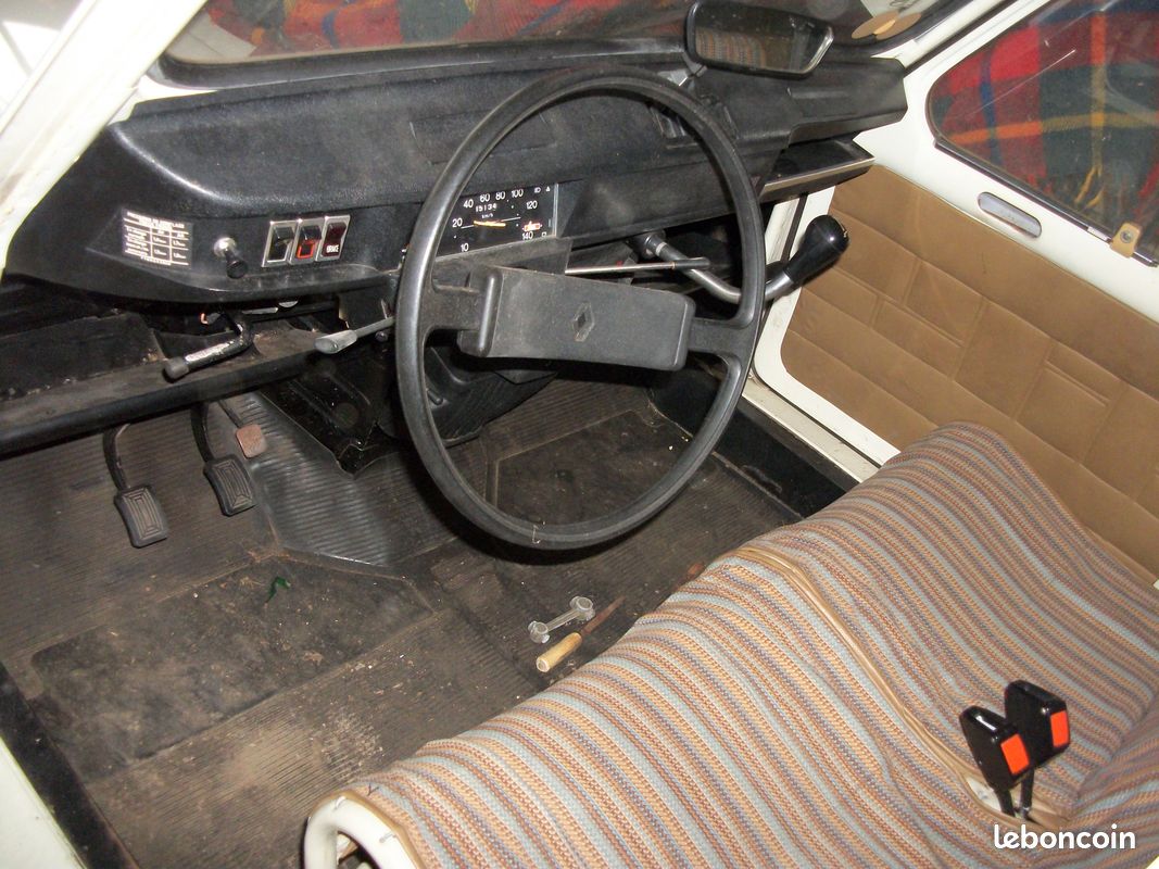 4L Renault de 1974 compléte pour pièces - Équipement auto