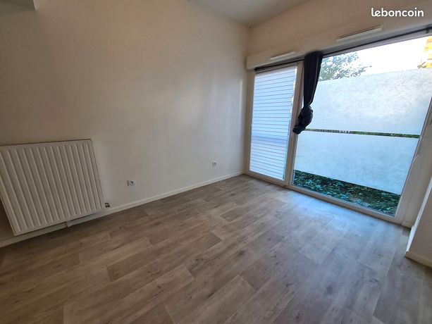 Appartement 1 pièce(s) 27 m²à louer Evry