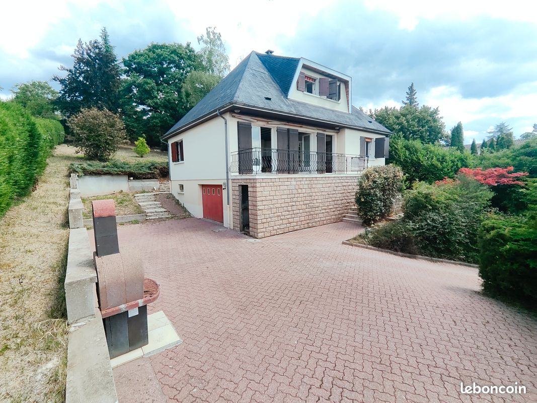 Maison 9 pièces 182 m² · à Abrest · 182 m² · 229 000 €