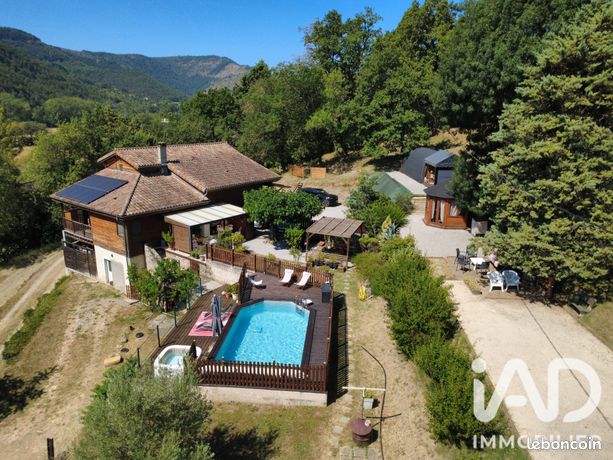 Propriété 8 pièces 178 m²