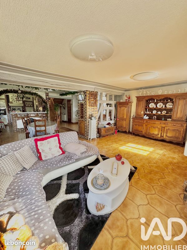 Maison 6 pièces 210 m² · à La Noue · 210 m² · 152 000 €