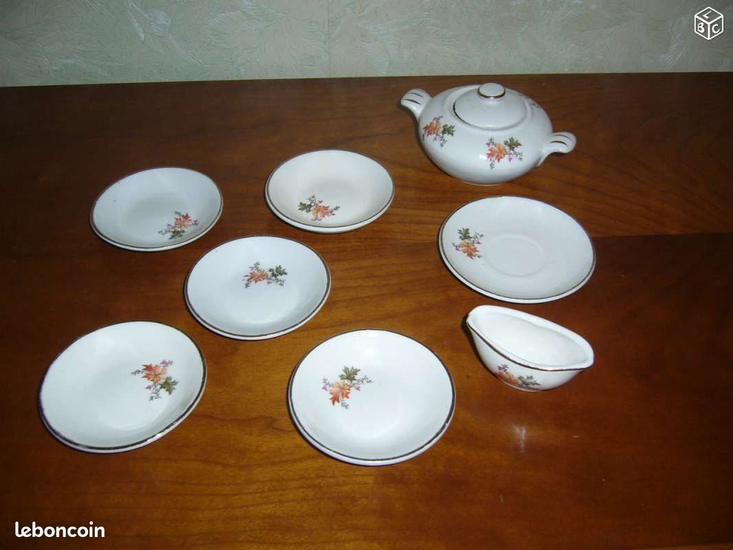Dinette miniature en porcelaine (image 1)