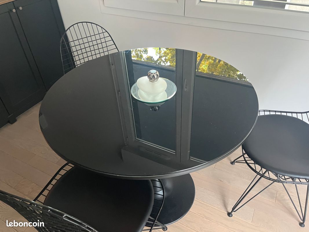 Table tulipe black plateau en verre (image 1)