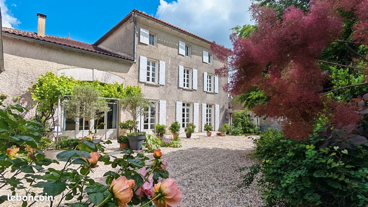 Maison 7 pièces 210 m² · à Mornac · 210 m² · 495 000 €