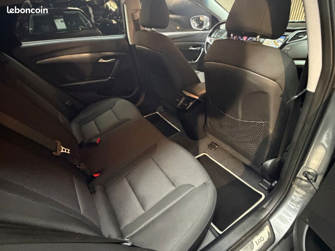 HYUNDAI i40 SW 1.7 CRDi 136 Pack Premium A (image 23)