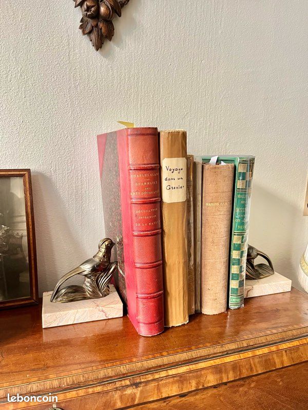 Paire de serre-livres Art Déco à décor d'hirondelle (années 1930