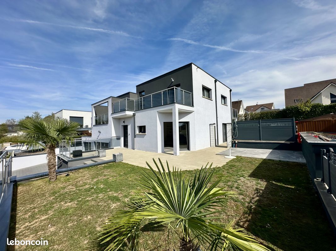 Maison 7 pièces 220 m² · à Courcelles-lès-Montbéliard · 220 m² · 485 000 €