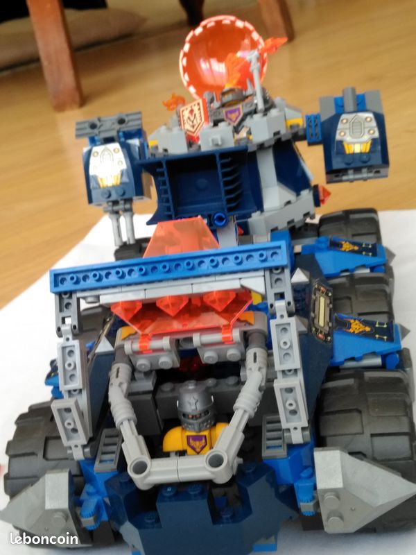 LEGO Nexo Knights Axl's Tower Carrier (image 7)