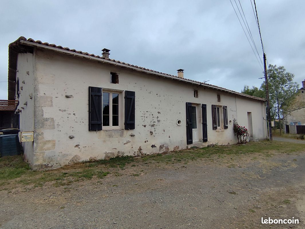 Maison 6 pièces 151 m² · à Saint-Georges-de-Noisné · 151 m² · 1 000 €