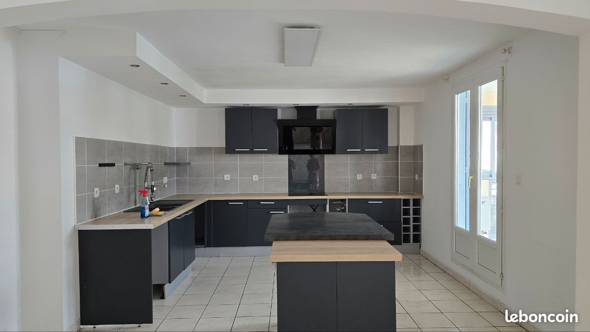 Appartement 4 pièces 112 m² · à Saint-Denis · 112 m² · 1 200 €/mois