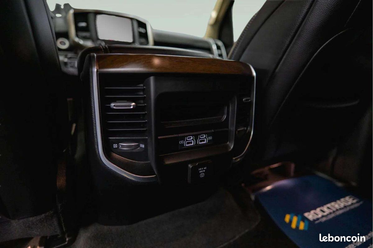 Dodge RAM 1500 Laramie Offroad Night Edition * 5.7 V8 HEMI * 4x4 * Cuir * Alpine * Jantes 22" (image 38)