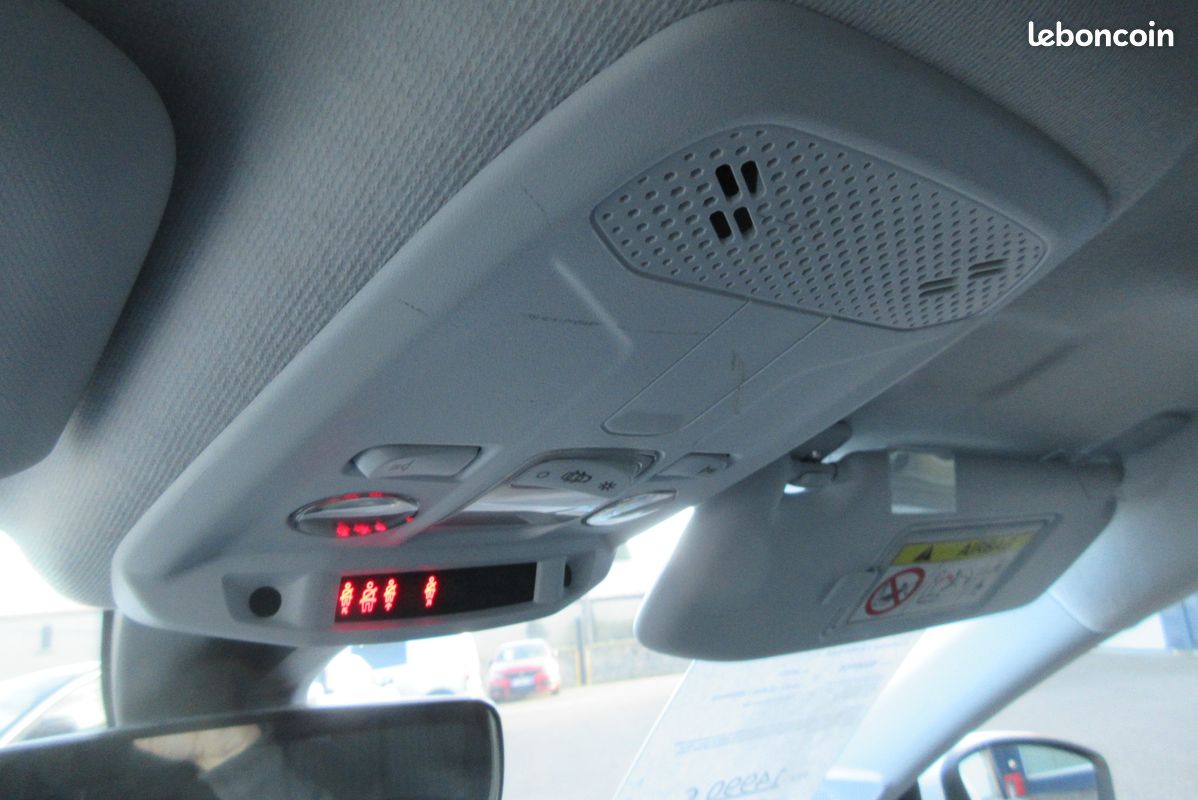 Peugeot 208 style puretech 100ch bvm6 (image 9)