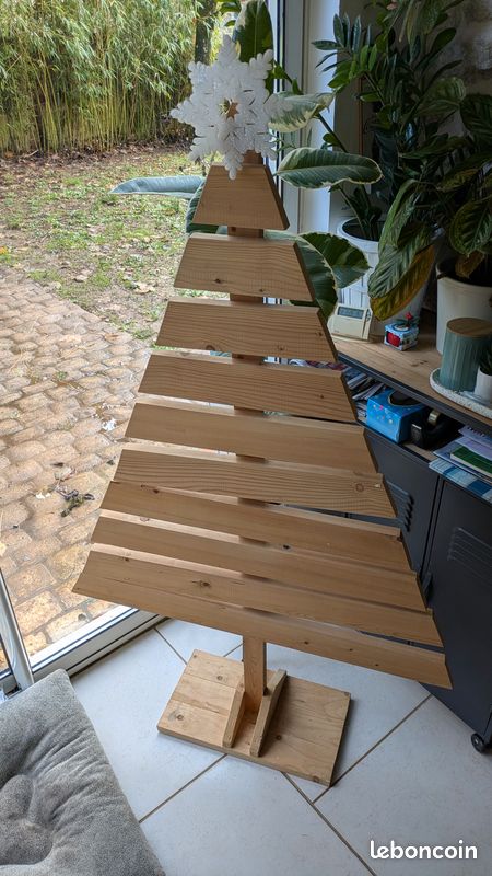 Sapin en pin en bois – 1,60 m de haut x 1 m de large – Socle de 28 cm de profondeur – Décoration de Noël originale et écologique (image 3)