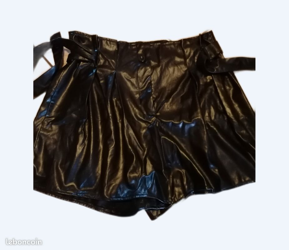 Short simili jamais portée (image 1)