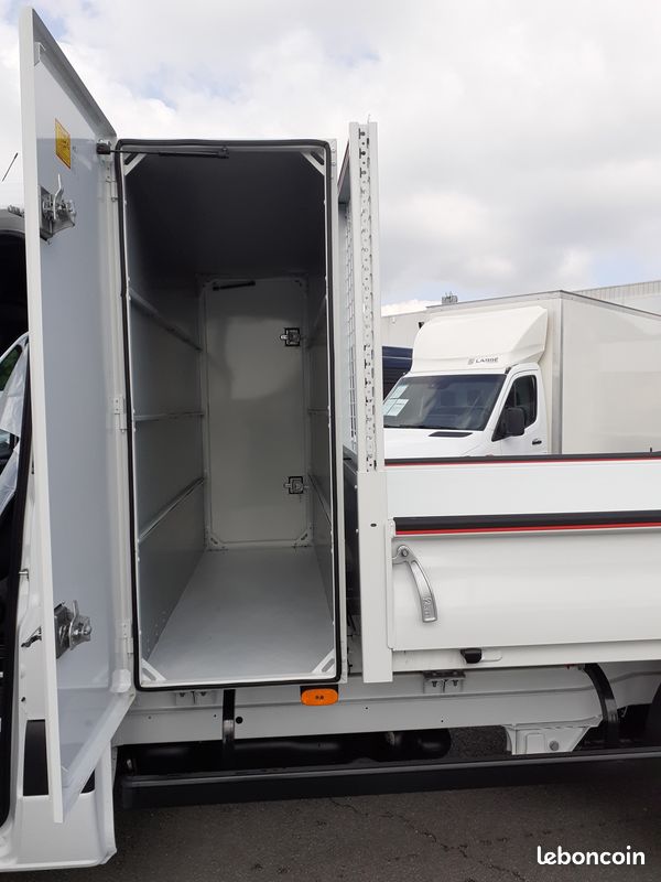 52 990 HT Mercedes Sprinter 519 CDI 190 CH Benne Coffre 1 037 Euros HT/mois (image 4)