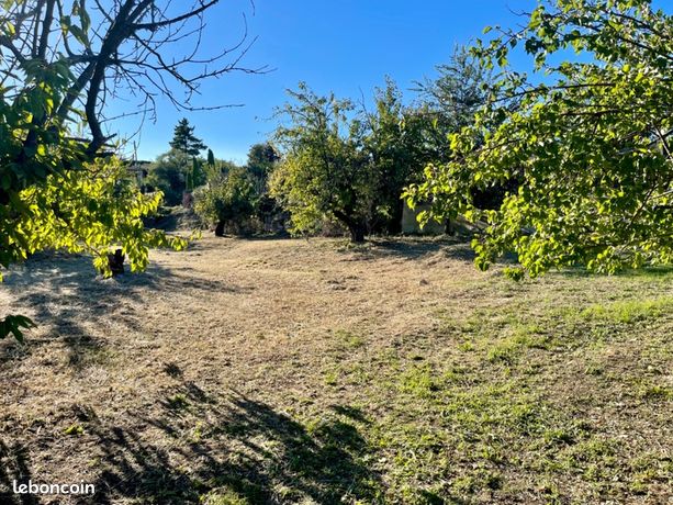 Terrain 800 m² Apt