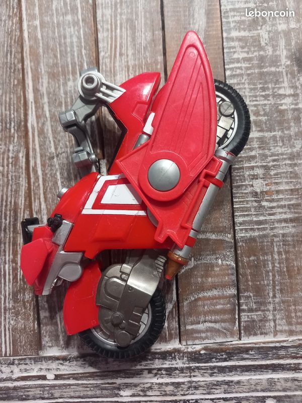 Moto transformer rouge (image 1)