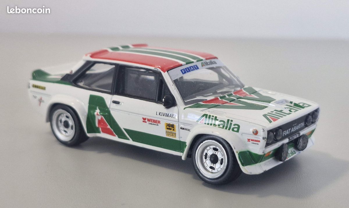 Petite voiture métal Fiat 131 Abarth Rally Burago 1-43 refperso300