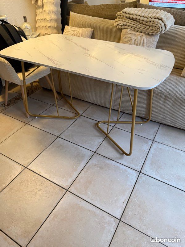Table (image 3)