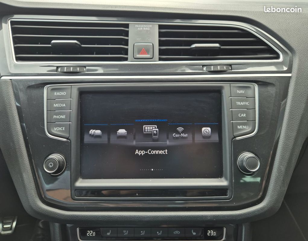 VOLKSWAGEN TIGUAN 2.0 TDI 150 CARAT - R-Line int/ext - Attelage électrique (image 9)