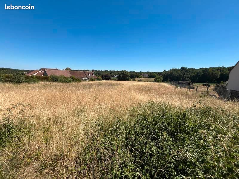Terrain 2097 m² · à Saint-Épain · 34 000 €