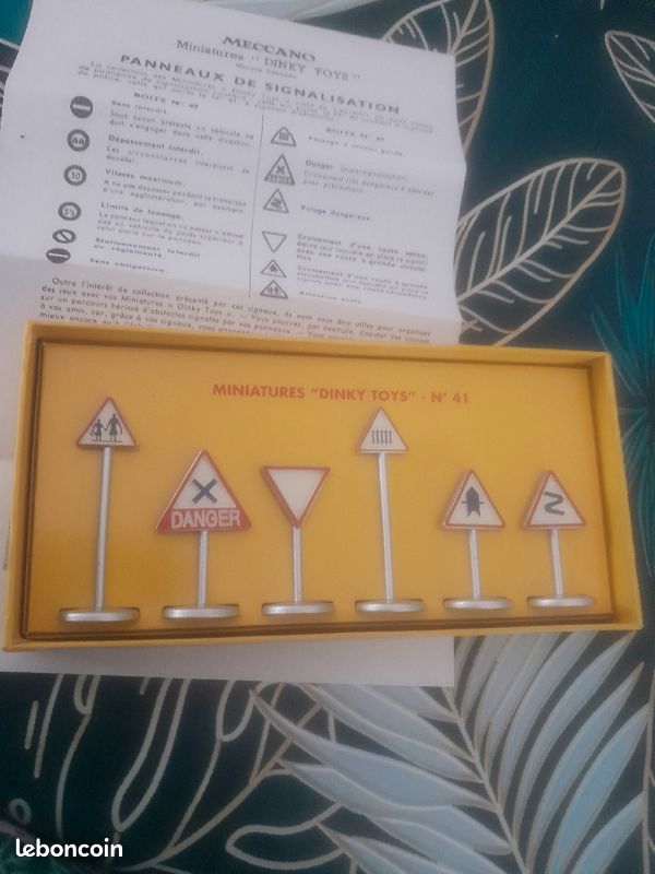 DINKY TOYS FRANCE 41 Panneaux De Signalisation Route En Boite D'origine