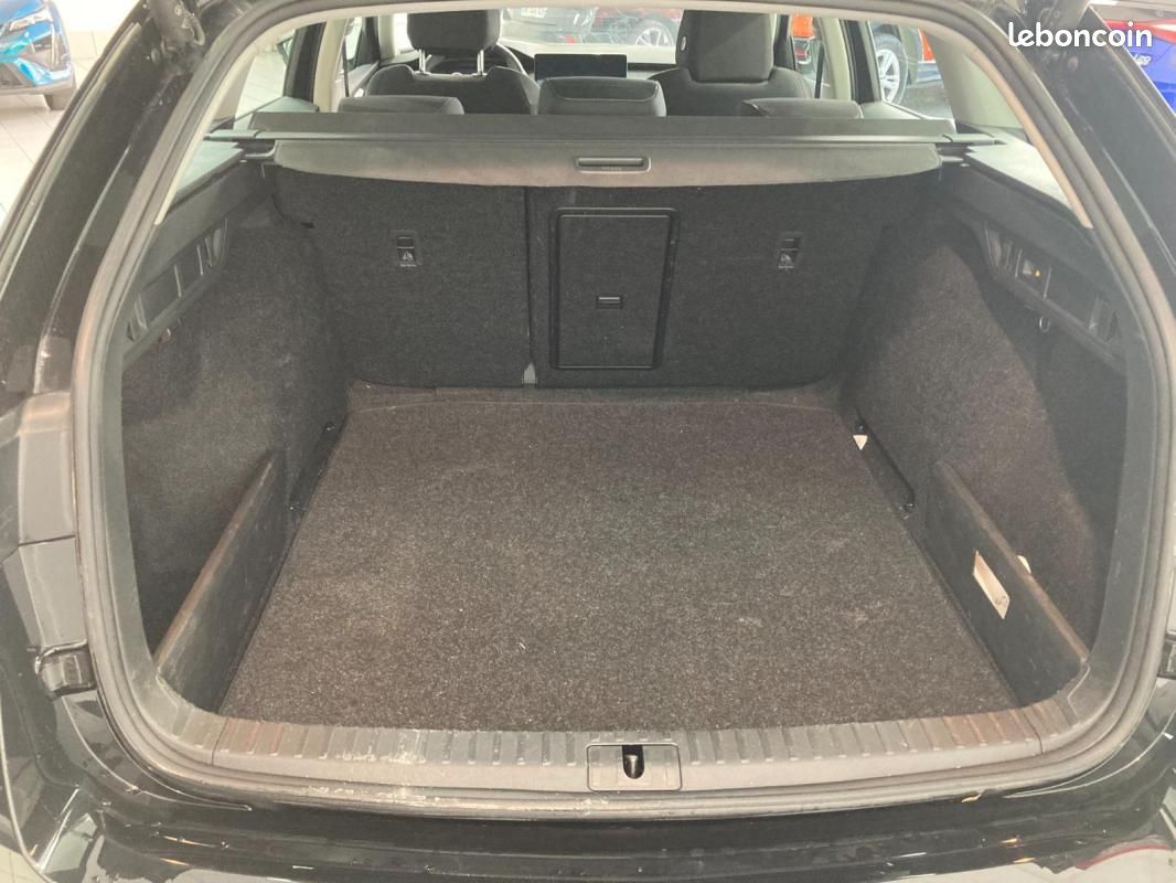 Skoda Octavia COMBI 2.0 TDI 150 CH SCR DSG7 SELECTION (image 8)