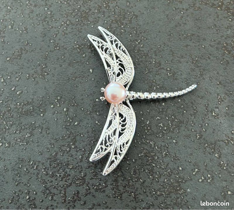 Belle Broche Ancienne Filigranée En Métal Argenté Avec Perle - Bijou Vintage - R12412