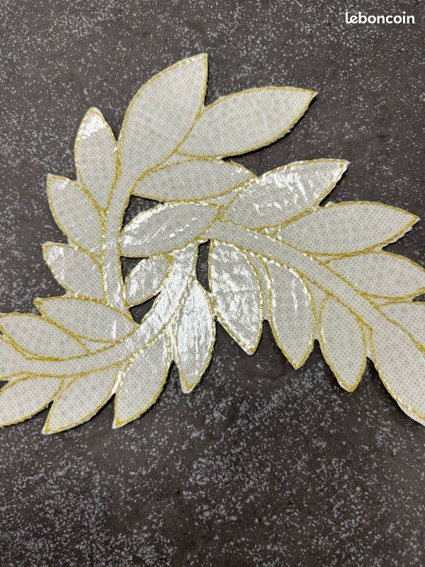 Lot De 18 Boutons Acrylique Doré Avec Strass - Pied 1,2 Cm, Référence 4930, Fond D'atelier Occasion