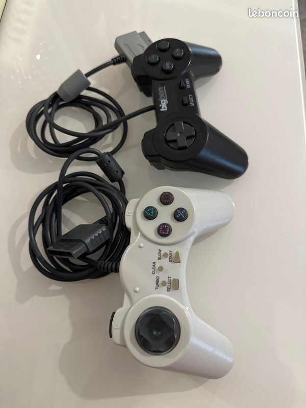 Manette de PlayStation 1 (image 1)