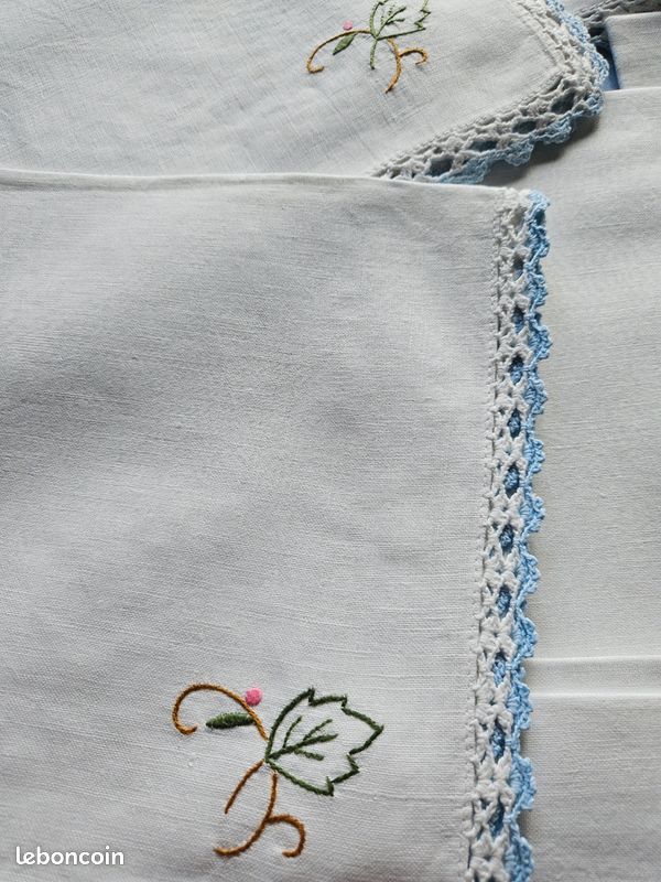 Nappe Aghabani faite main : soie brodée dorée, 57 x 57 po., 6 serviettes - France