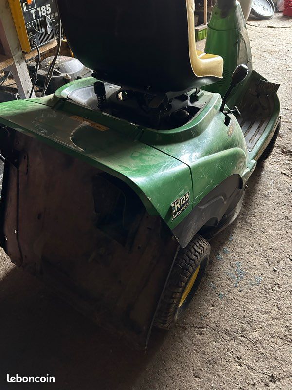 Tracteur tondeuse John Deere CR 125 F72 Hydro (image 2)