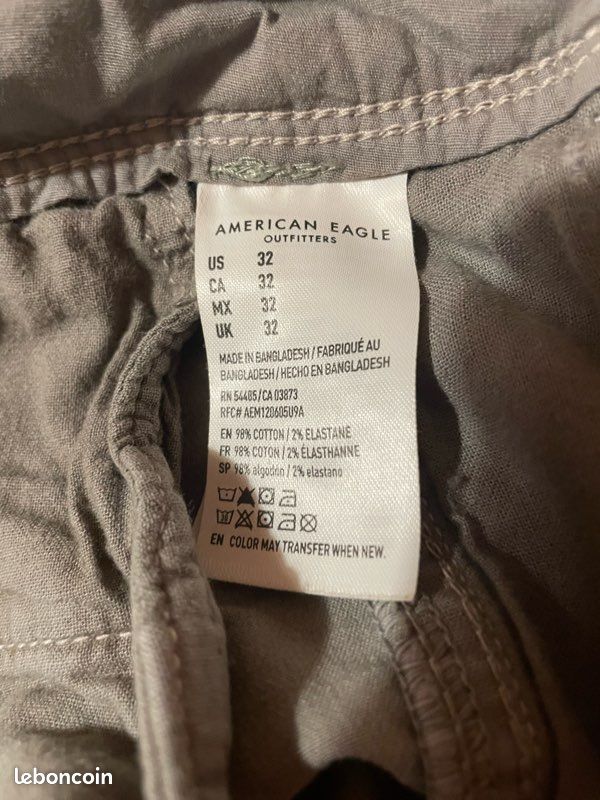 Short American Eagle Taille 2 Bleu - Occasion Très Bon état, Style Basique Décontracté
