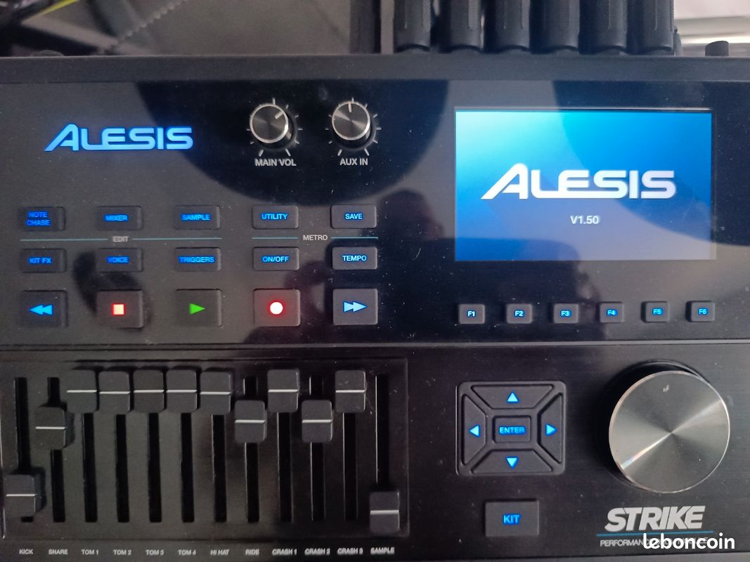 Batterie électronique Alesis Strike + ampli Peavey et accessoires Gibraltar/Pearl (image 4)